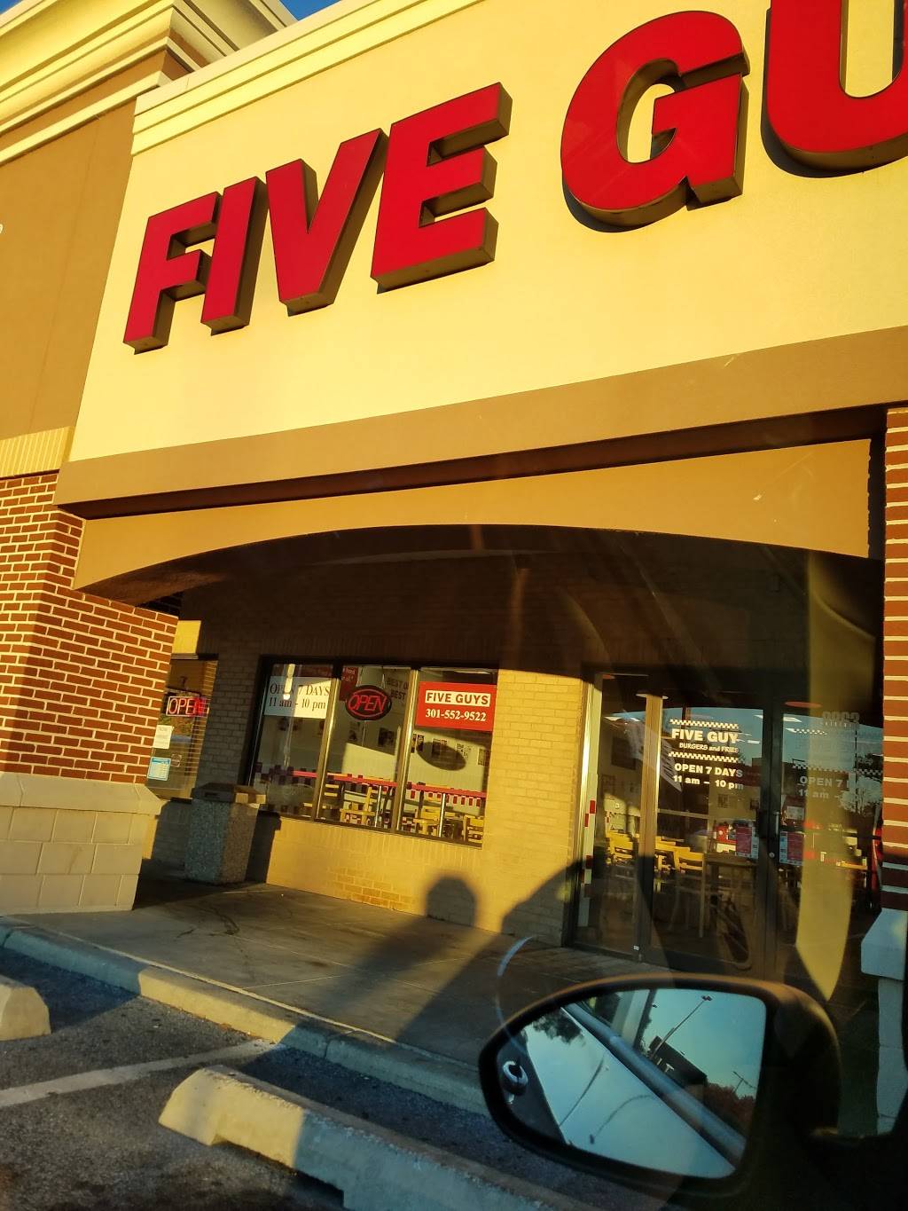 Five Guys | meal takeaway | 8863 Greenbelt Rd, Lanham, MD 20706, USA | 3015529522 OR +1 301-552-9522