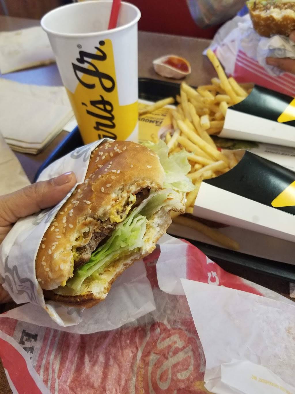 Carls Jr. | restaurant | 800 W Mariposa Rd, Nogales, AZ 85621, USA | 5202819699 OR +1 520-281-9699
