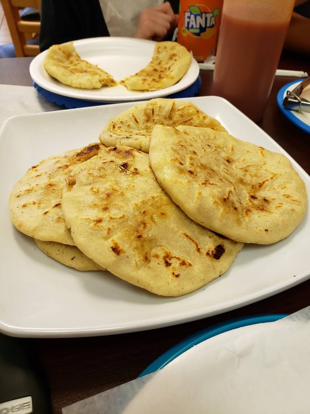 Mi Guanaquita | restaurant | 120 Erie St S, Leamington, ON N8H 3B6, Canada | 5193988110 OR +1 519-398-8110