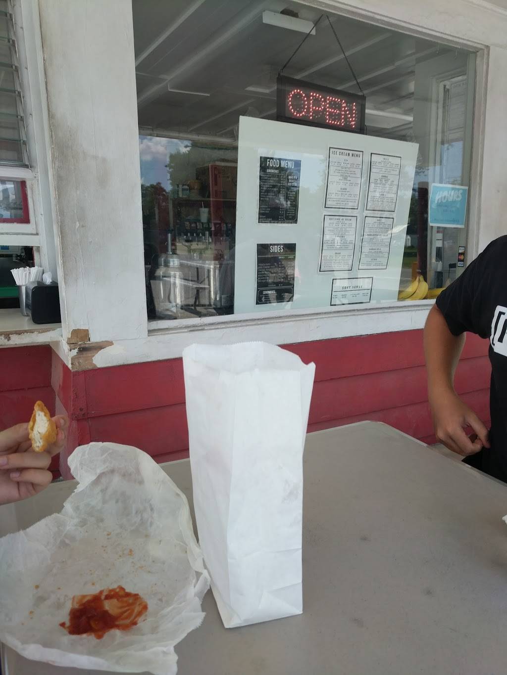 Willshire Drive-In | meal takeaway | 386 Walcott St, Willshire, OH 45898, USA | 4194952088 OR +1 419-495-2088