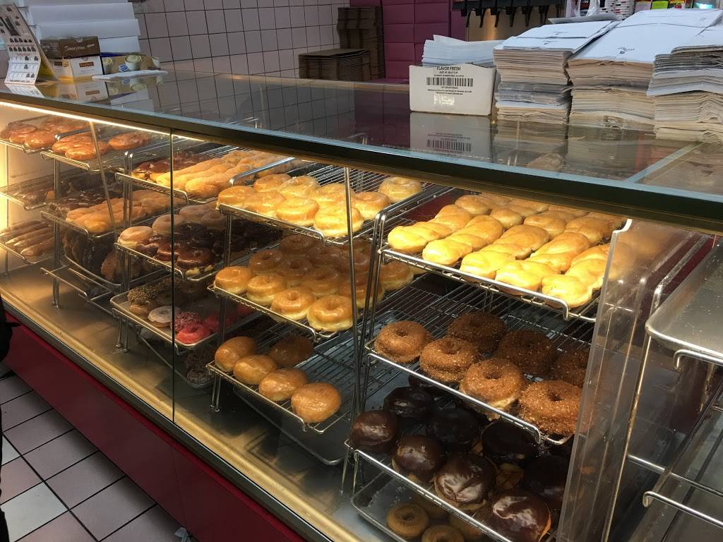 Tastees Donut & Burger | bakery | 619 N Fair Oaks Ave, Pasadena, CA 91103, USA | 6264498846 OR +1 626-449-8846