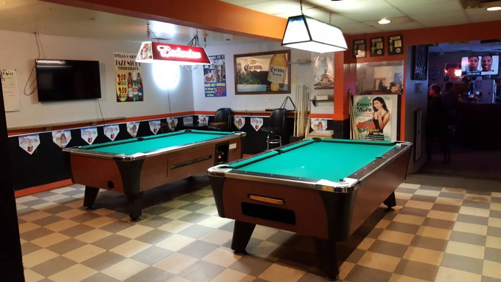 The CORNER LOUNGE | restaurant | 105 Crain Hwy, Upper Marlboro, MD 20774, USA | 3012493841 OR +1 301-249-3841