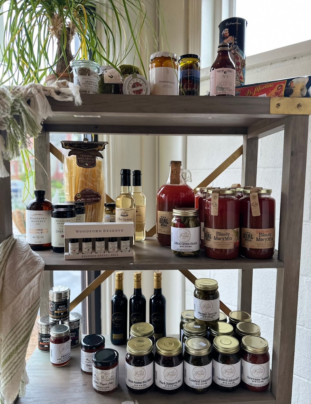 La Farre Markt Guntersville Hub | restaurant | 532 Gunter Ave, Guntersville, AL 35976, USA | 2568600462 OR +1 256-860-0462