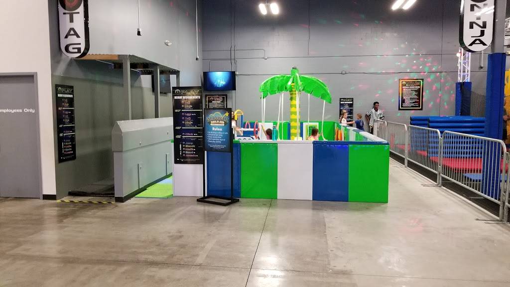 Bravoz Entertainment Center | restaurant | 14985 Old St Augustine Rd, Jacksonville, FL 32258, USA | 9043000070 OR +1 904-300-0070