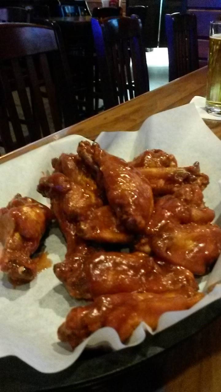 Legend Larrys | restaurant | 1142 Plankview Green Blvd, Sheboygan Falls, WI 53085, USA | 9204589464 OR +1 920-458-9464