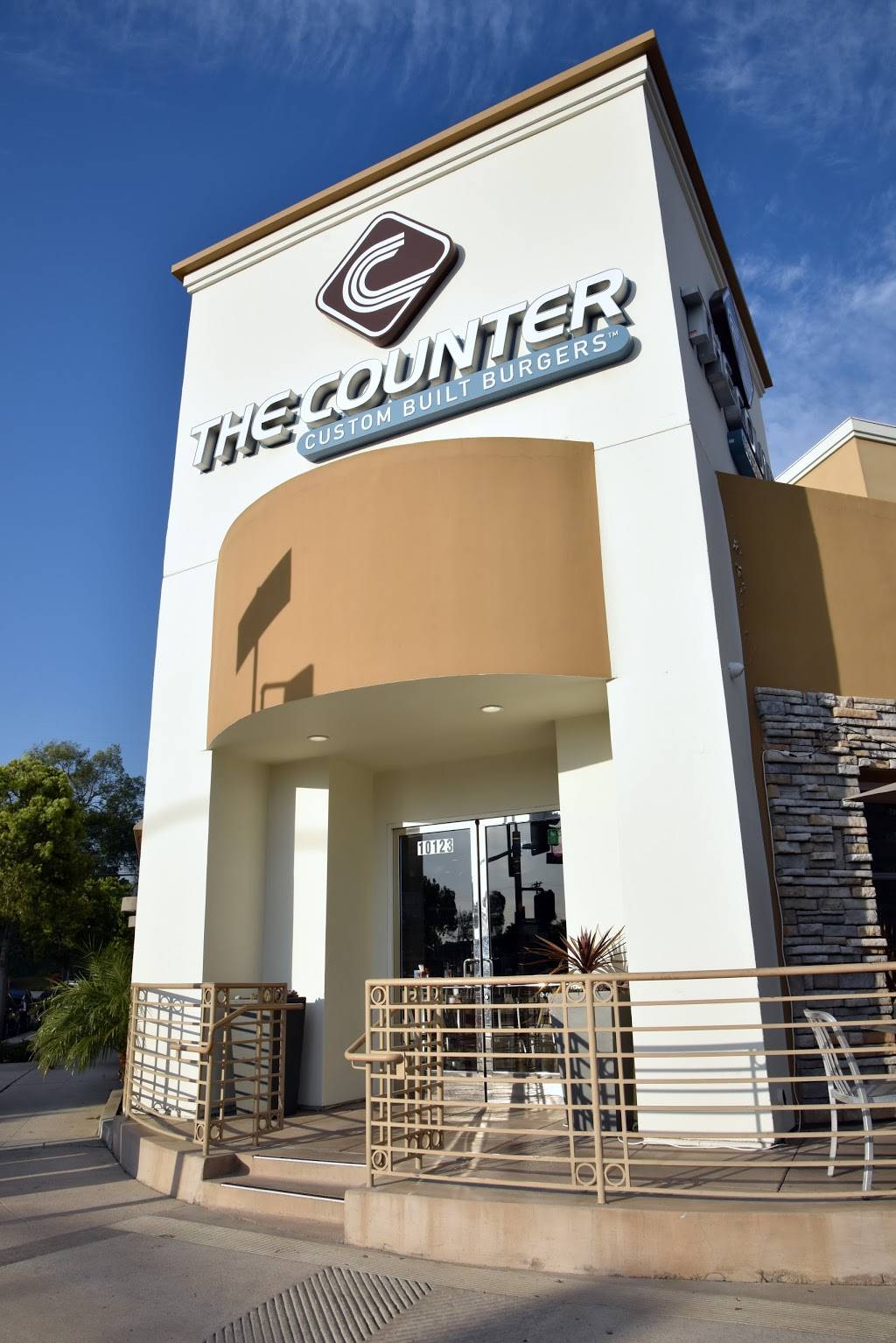 The Counter | restaurant | 10123 Riverside Dr, North Hollywood, CA 91602, USA | 8185091881 OR +1 818-509-1881