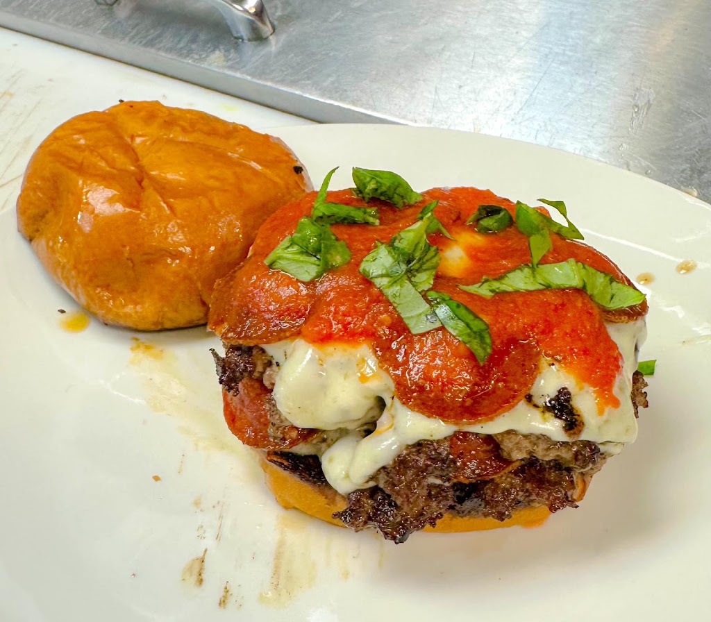 Platts’ Burger | restaurant | 5143 U.S. Ave, Plattsburgh, NY 12901, USA | 5183100198 OR +1 518-310-0198