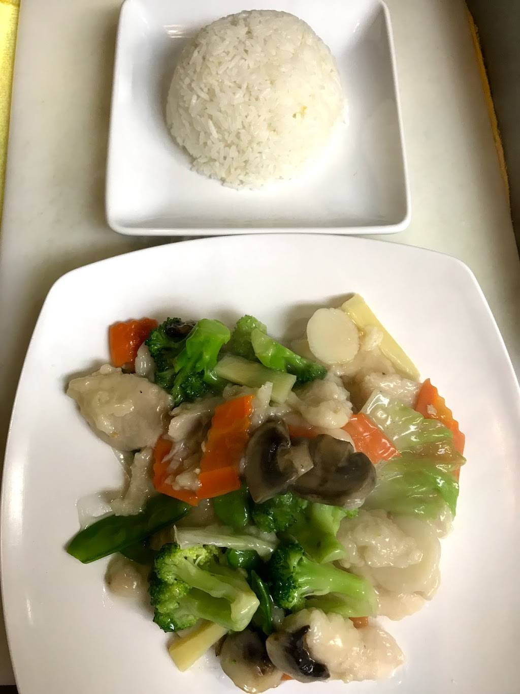 Bowl and Chopstix | restaurant | 740 S Greenville Ave #600, Allen, TX 75002, USA | 2143832800 OR +1 214-383-2800