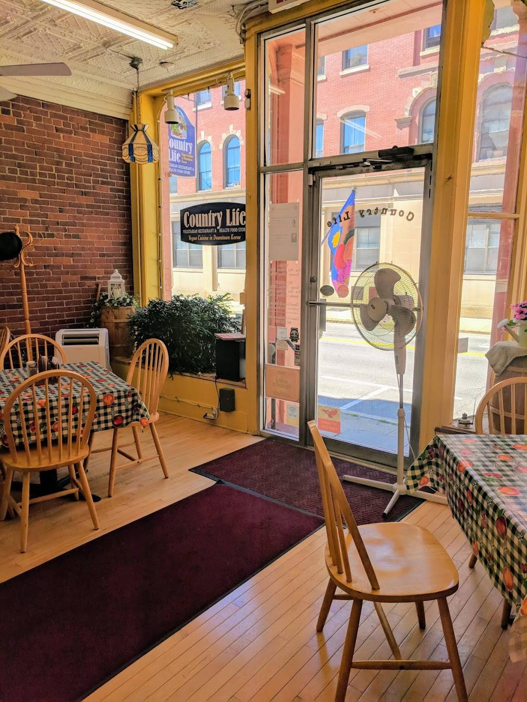 Country Life Vegetarian Restaurant | restaurant | 15 Roxbury St, Keene, NH 03431, USA | 6033573975 OR +1 603-357-3975