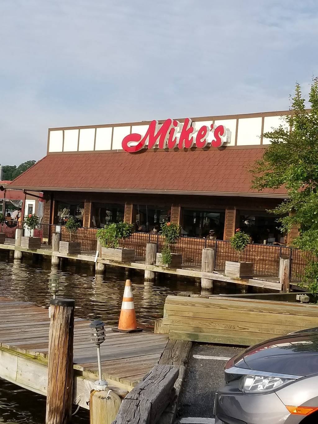 Mikes Restaurant & Crabhouse | restaurant | 3030 Riva Rd, Riva, MD 21140, USA | 4109562784 OR +1 410-956-2784