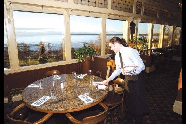 Simon & Seaforts Saloon & Grill | restaurant | 420 L St, Anchorage, AK 99501, USA | 9072743502 OR +1 907-274-3502