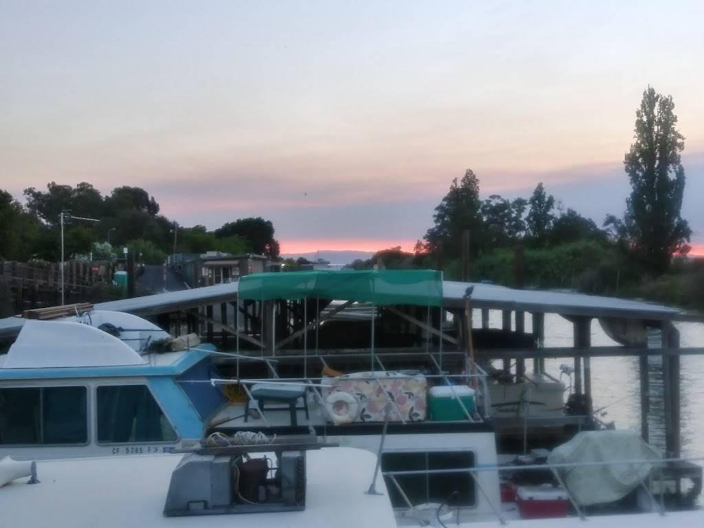 Tracy Oasis Marina Resort | restaurant | 12450 Grimes Rd, Tracy, CA 95304, USA | 2098353182 OR +1 209-835-3182