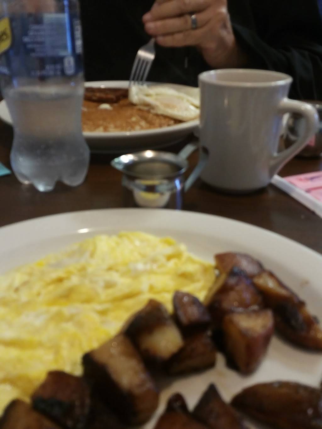 Girls Cafe | restaurant | 300 Bay Ave, Highlands, NJ 07732, USA | 7322911108 OR +1 732-291-1108