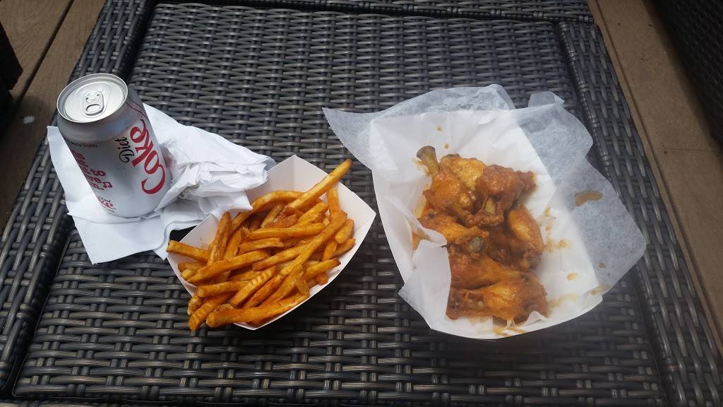 Slip Inn Bar & Grill | restaurant | 2842 Arnold Ave SW, Washington, DC 20032, USA | 2027675840 OR +1 202-767-5840