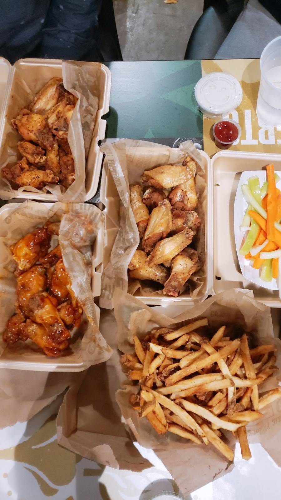 Wingstop | restaurant | 2723 8th Ave, Fort Worth, TX 76110, USA | 8179246161 OR +1 817-924-6161