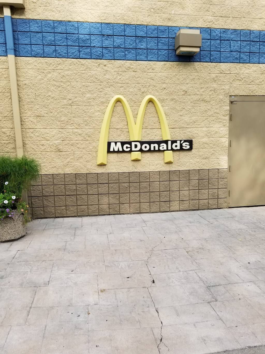 McDonalds | cafe | 4760 OH-4, Fairfield, OH 45014, USA | 5138299000 OR +1 513-829-9000