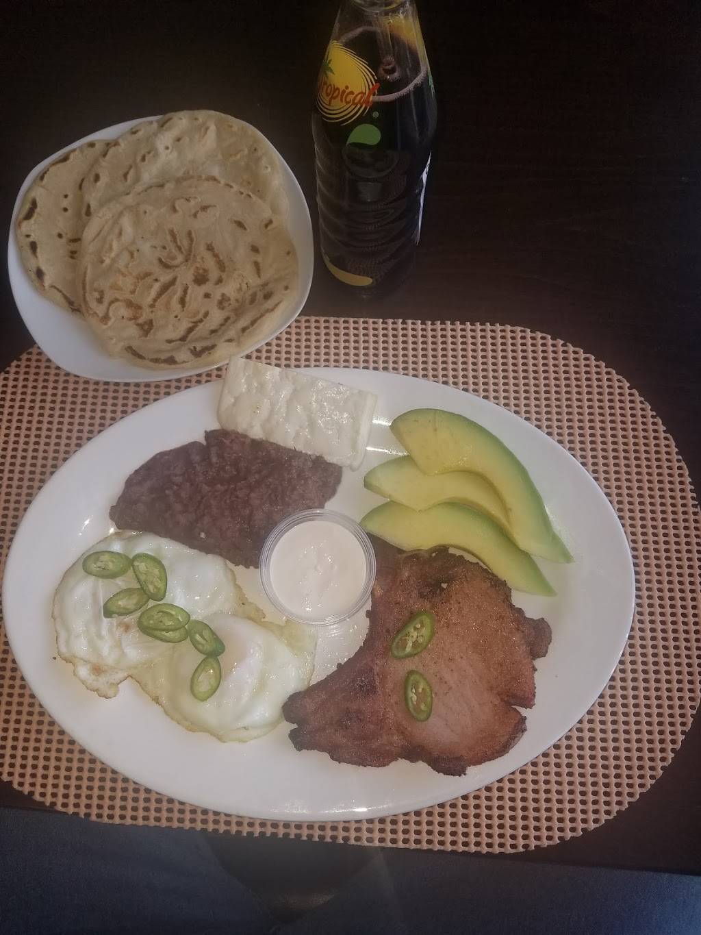 Sabor catracho bar and restaurant | restaurant | 856 Knickerbocker Ave, Brooklyn, NY 11207, USA | 7187584406 OR +1 718-758-4406