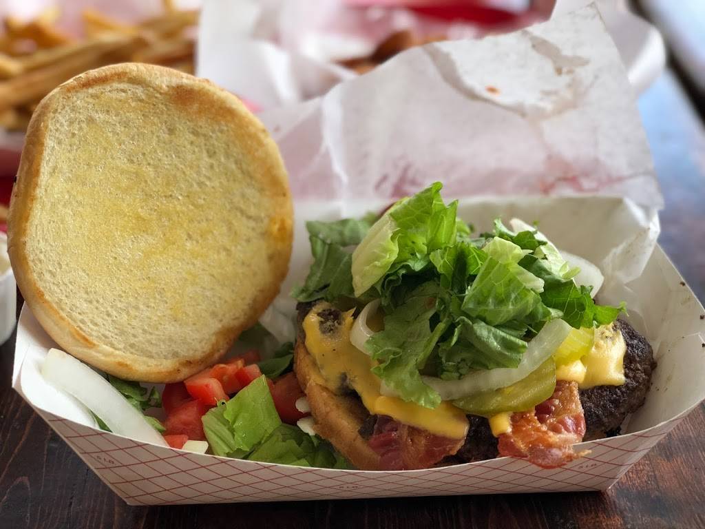 Lone Star Float House And Grill | restaurant | 7430 River Rd, New Braunfels, TX 78132, USA | 8309073866 OR +1 830-907-3866