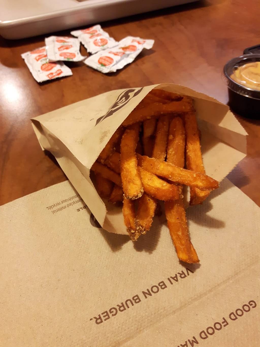 Wendys | restaurant | 4450 Walker Rd, Windsor, ON N8W 3T5, Canada | 5199661507 OR +1 519-966-1507