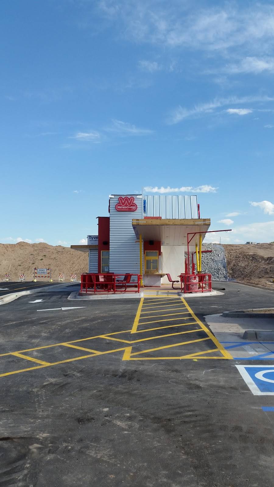 wienerschnitzel | restaurant | 1433 Main St SW, Los Lunas, NM 87031, USA | 5055652213 OR +1 505-565-2213