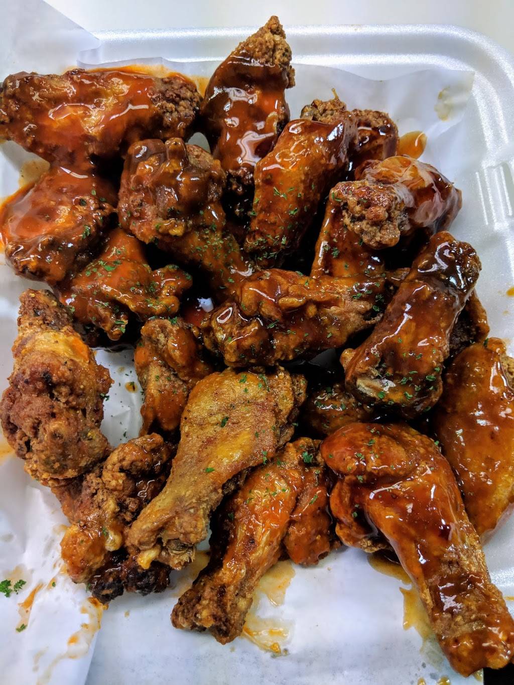 Queen City Wings | restaurant | 607 Baldwin Ave, Charlotte, NC 28204, USA | 7045506324 OR +1 704-550-6324