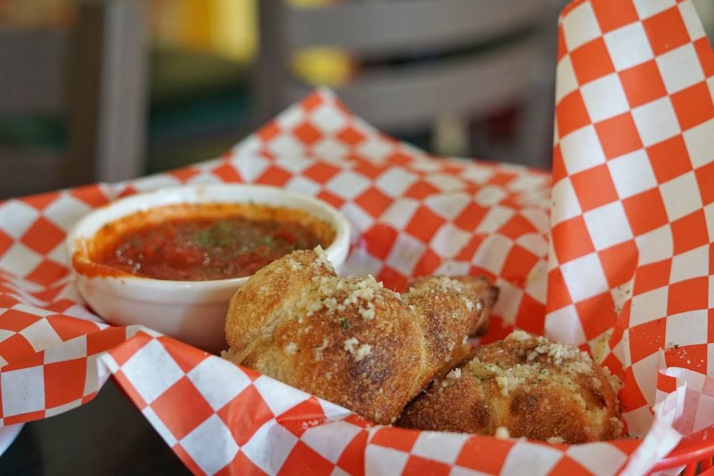 Marinis Pizza | restaurant | 7998, 12820 Walden Rd #5, Montgomery, TX 77356, USA | 9365825556 OR +1 936-582-5556