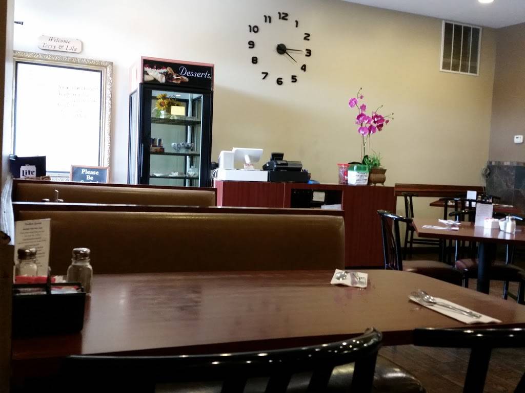 Alexanders Polish American Restaurant | restaurant | 559 S Lafayette St, South Lyon, MI 48178, USA | 2484861405 OR +1 248-486-1405