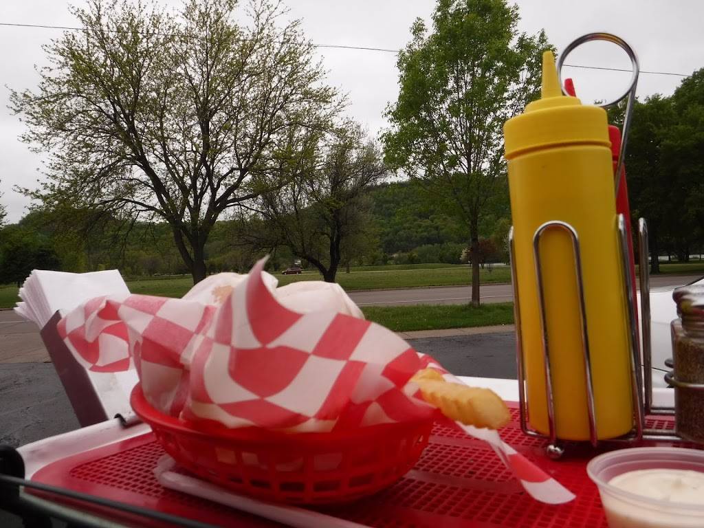 Lakeview Drive Inn | restaurant | 610 E Sarnia St, Winona, MN 55987, USA | 5074543723 OR +1 507-454-3723