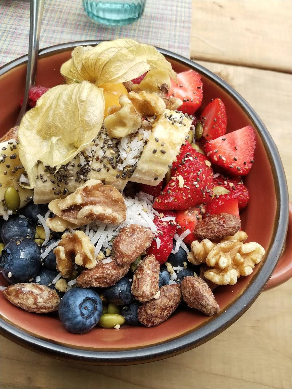 Charlotte café | restaurant | 958 Rue Labelle, Mont-Tremblant, QC J8E 2W5, Canada | 8194296635 OR +1 819-429-6635