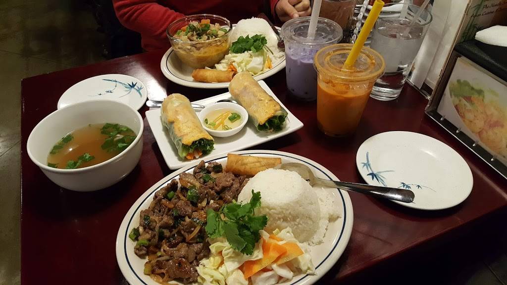 Xinh Xinh Cafe | restaurant | 114 N Vine St, Urbana, IL 61802, USA | 2173377600 OR +1 217-337-7600