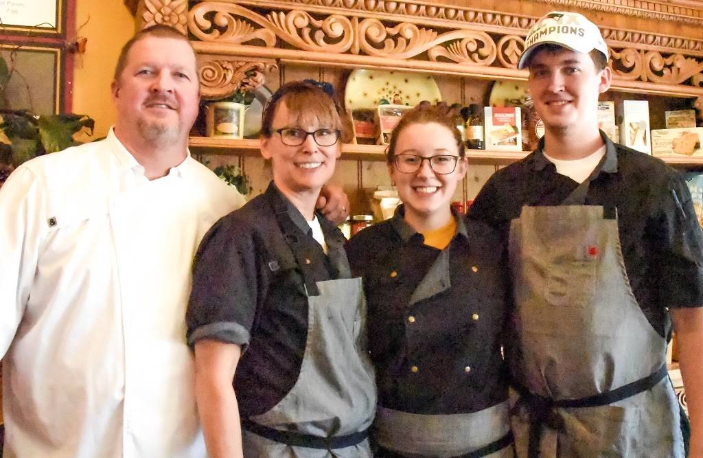 Village Gourmet-Cafe & Catering | restaurant | 23 S Prospect Ave, Clarendon Hills, IL 60514, USA | 6303236885 OR +1 630-323-6885