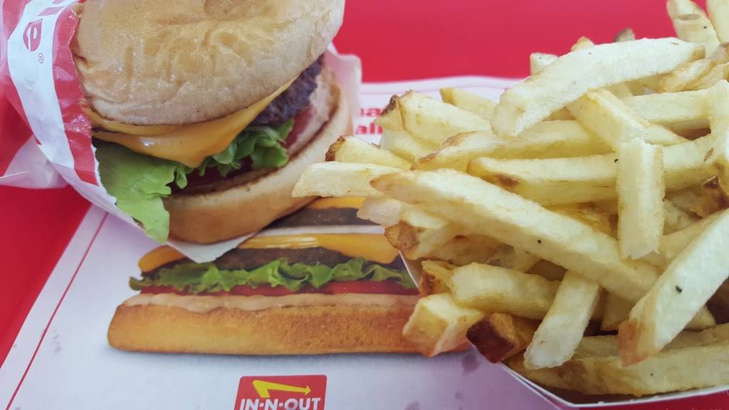 In-N-Out Burger | meal takeaway | 4620 S Hulen St, Fort Worth, TX 76132, USA | 8007861000 OR +1 800-786-1000
