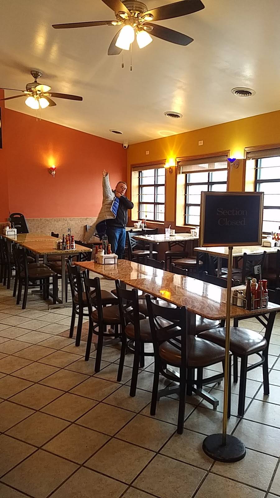 La Quebrada Restaurant | restaurant | 5100 S California Ave, Chicago, IL 60632, USA | 7737374575 OR +1 773-737-4575