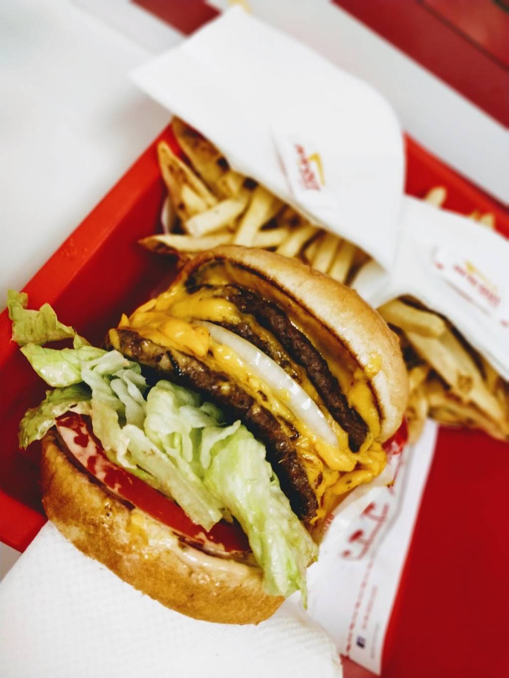 In-N-Out Burger | restaurant | 2770 W Peoria Ave, Phoenix, AZ 85029, USA | 8007861000 OR +1 800-786-1000