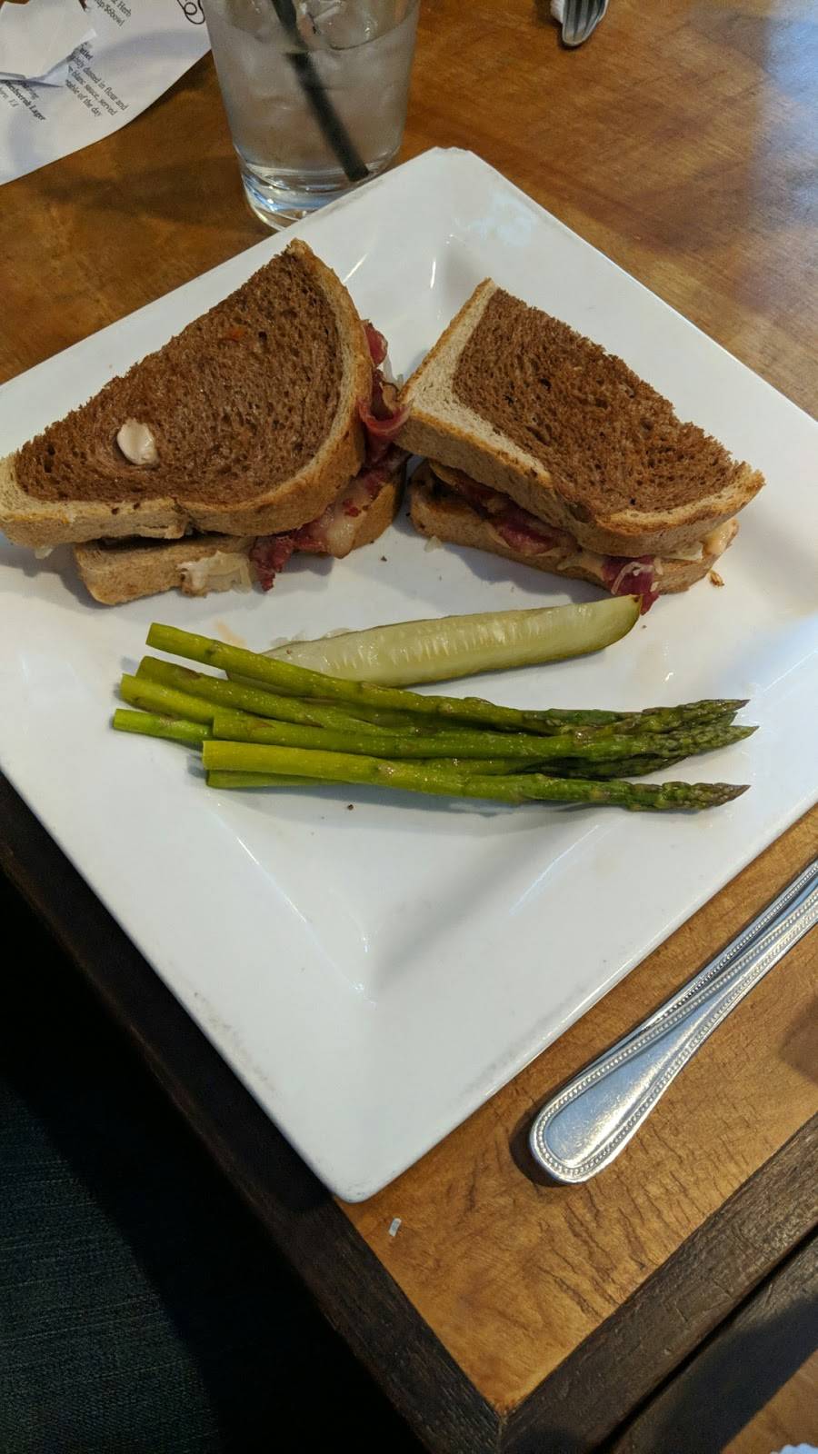 Fardowners | restaurant | 5773 The Square, Crozet, VA 22932, USA | 4348231300 OR +1 434-823-1300