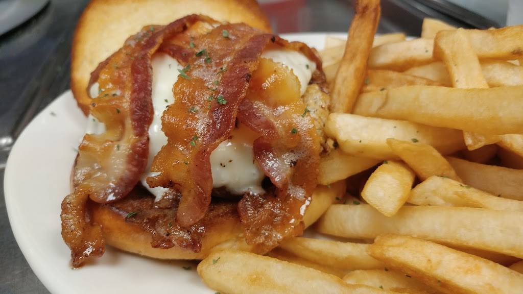 Riviera Cafe Brewhouse | restaurant | 288 Broad St, Bridgewater, MA 02324, USA | 5086979892 OR +1 508-697-9892