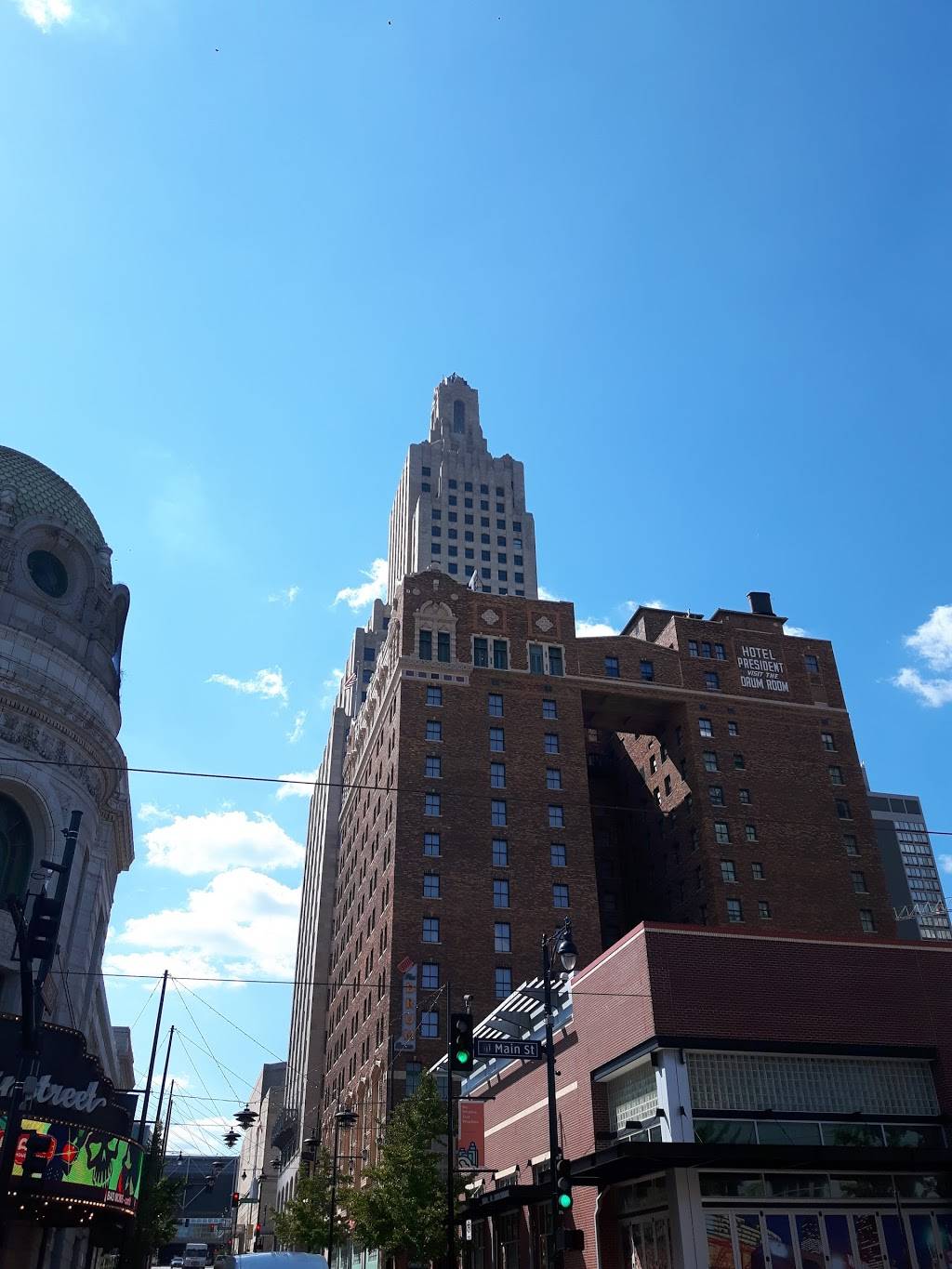 BRGR Kitchen + Bar | restaurant | 11 E 14th St, Kansas City, MO 64105, USA | 8162212747 OR +1 816-221-2747