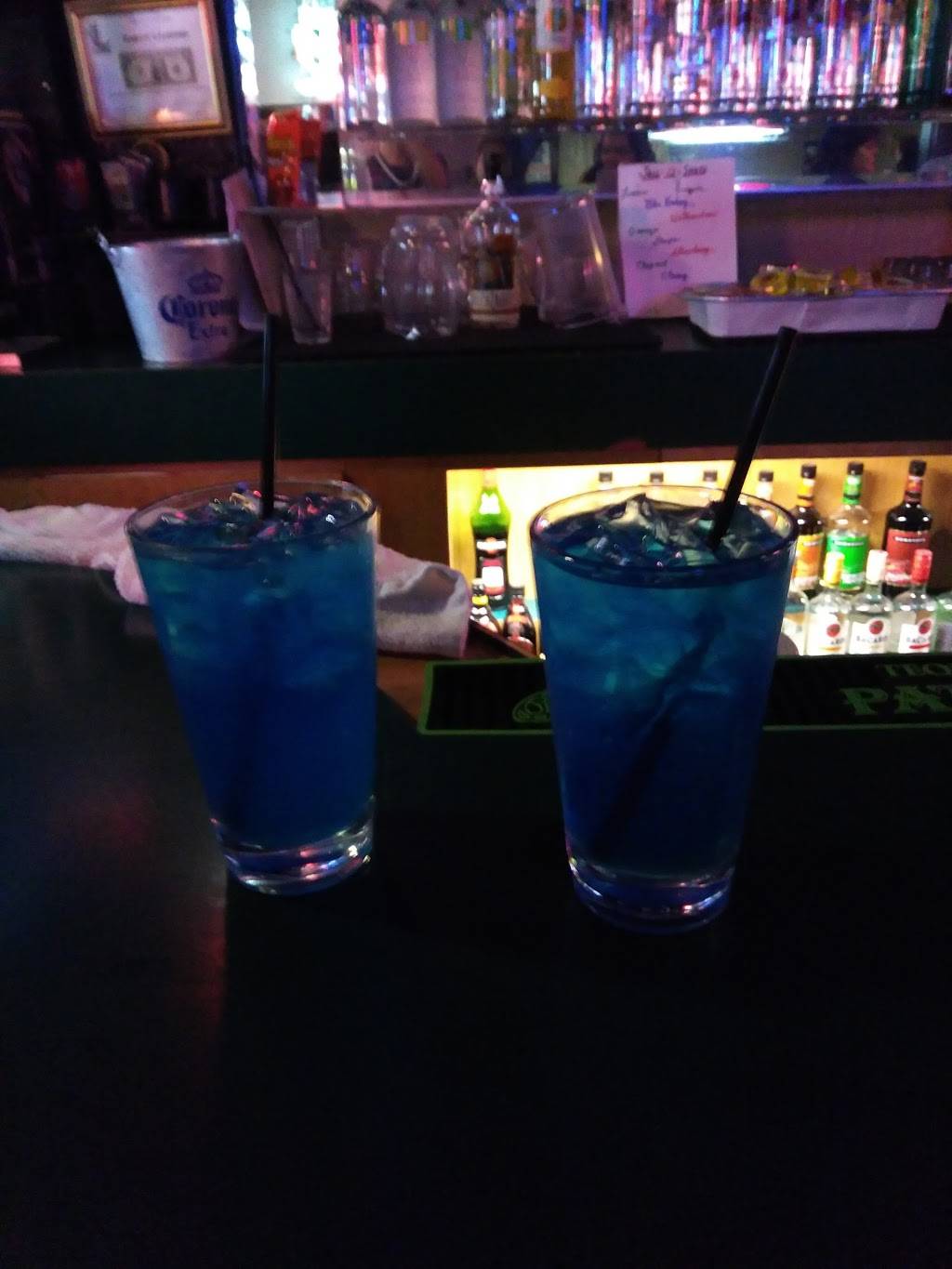 Garrys Lounge | restaurant | 13 S School St, Lodi, CA 95240, USA | 2093339794 OR +1 209-333-9794