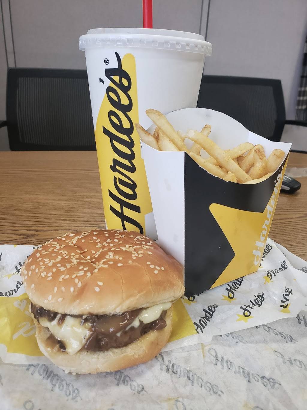 Hardees | restaurant | 2909 Fern Valley Rd, Louisville, KY 40213, USA | 5029660927 OR +1 502-966-0927