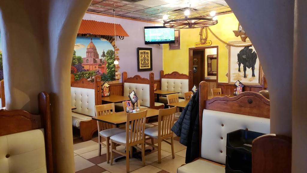El Toro Mexican restaurant | restaurant | 4080 W Broadway Ave, Minneapolis, MN 55422, USA | 7635376822 OR +1 763-537-6822