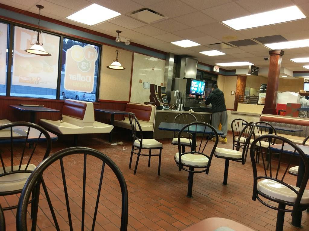 McDonalds | cafe | 48 Danbury Rd, New Milford, CT 06776, USA | 8603542356 OR +1 860-354-2356