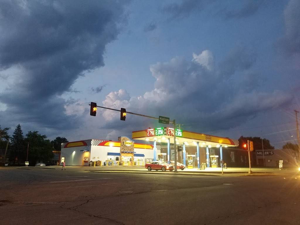 Hucks Food and Fuel | restaurant | 501 Madison Ave, Charleston, IL 61920, USA | 2173459782 OR +1 217-345-9782