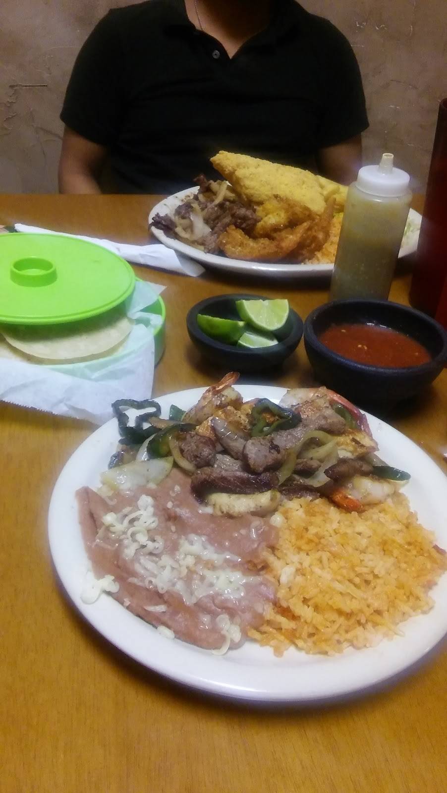 El Jacalito # 3 | restaurant | 1621 New York Ave, Arlington, TX 76010, USA | 8178605313 OR +1 817-860-5313