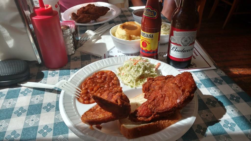 Guss World Famous Fried Chicken | restaurant | 215 S Center St, Collierville, TN 38017, USA | 9018536005 OR +1 901-853-6005