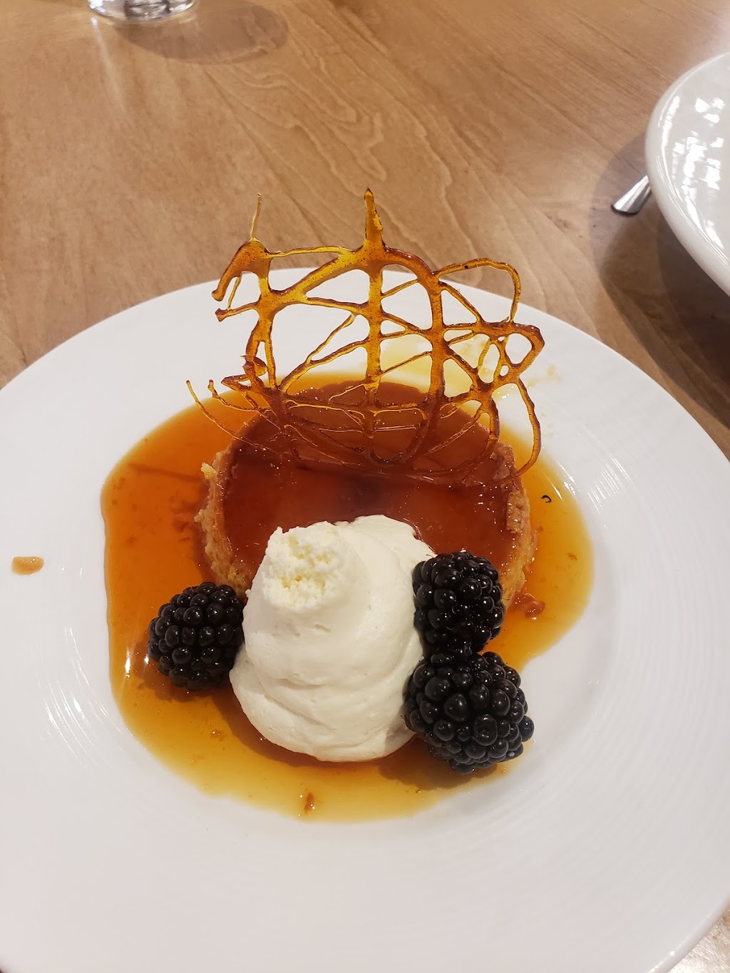 Reyes Winery on Main | restaurant | 24329 Main St, Santa Clarita, CA 91321, USA | 6616217777 OR +1 661-621-7777