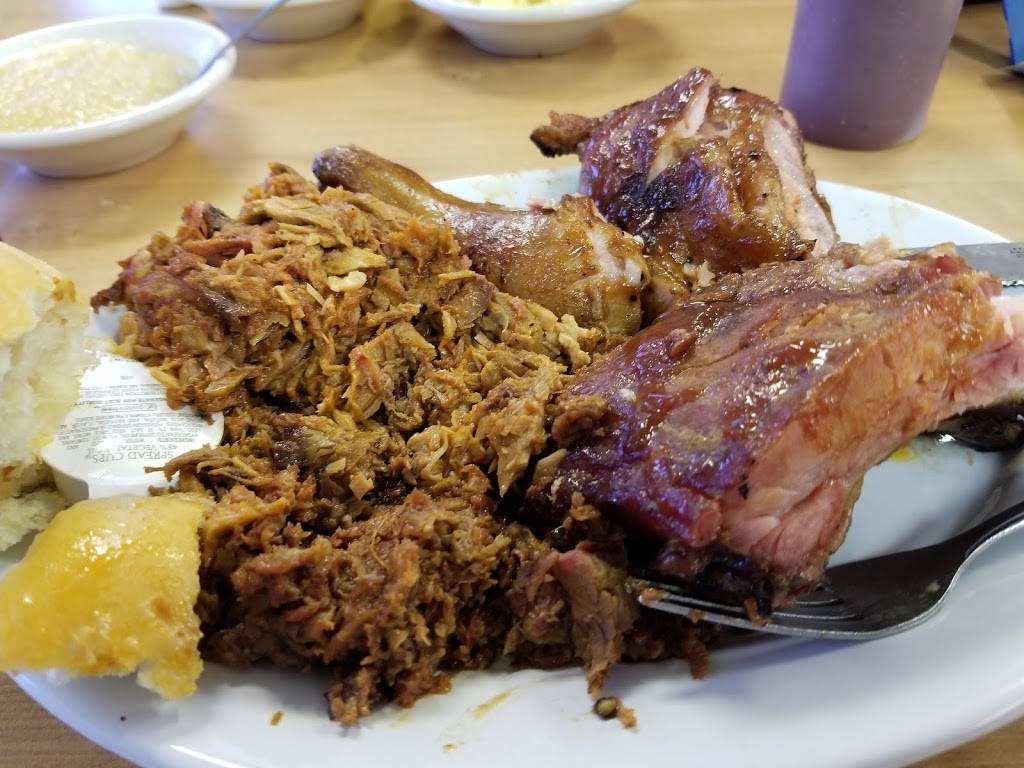 Bills Real Pit BBQ | restaurant | 5945 Frazeysburg Rd, Nashport, OH 43830, USA | 7405880888 OR +1 740-588-0888