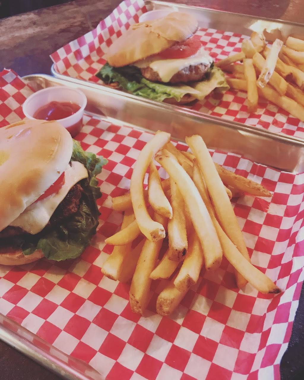 The Gas and Oil Grill | restaurant | Glenwood Shopping Plaza, Oneida, NY 13421, USA | 3153619900 OR +1 315-361-9900