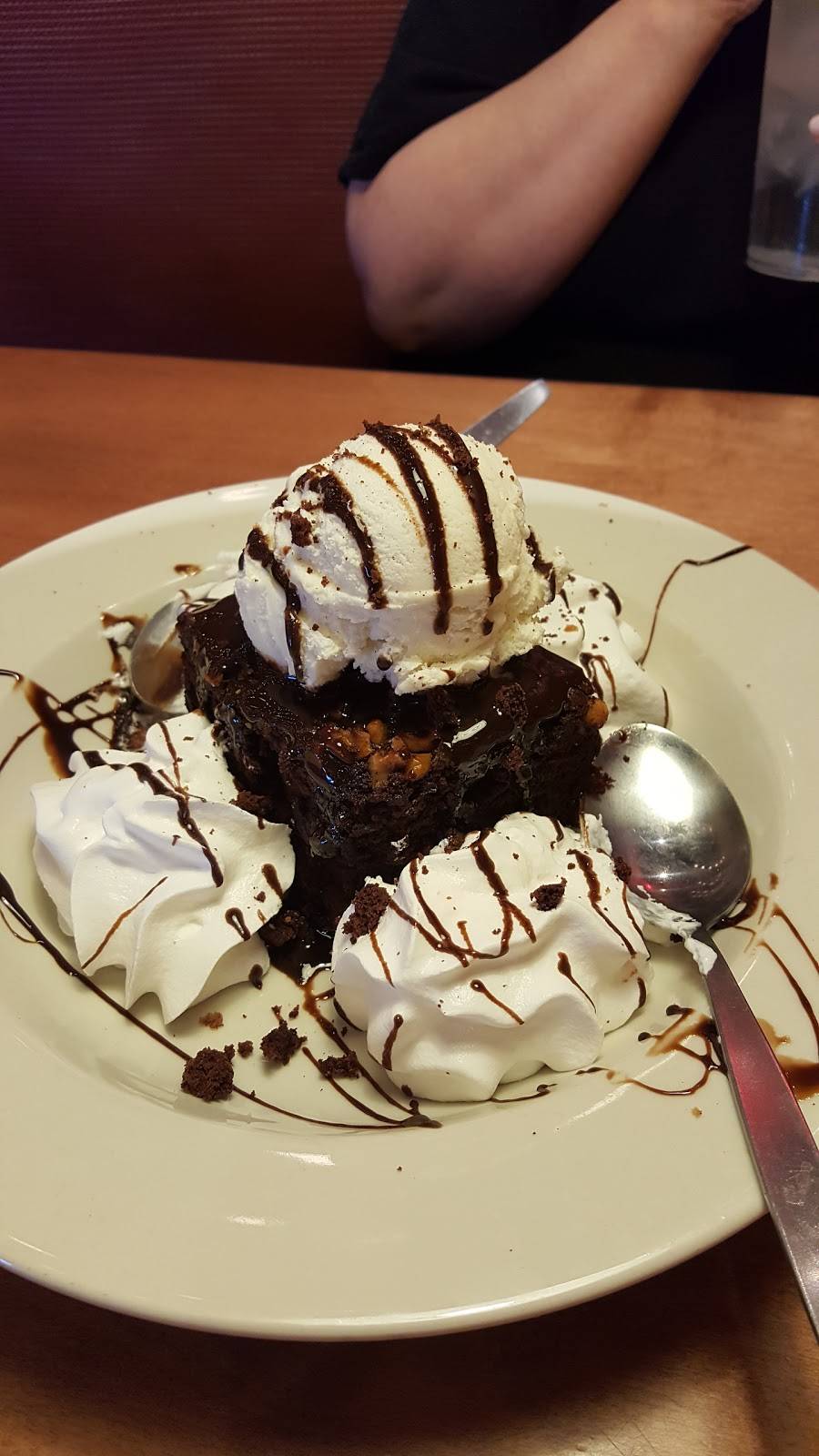 Famous Daves Bar-B-Que | restaurant | 4390 Blue Diamond Rd, Las Vegas, NV 89139, USA | 7026337427 OR +1 702-633-7427