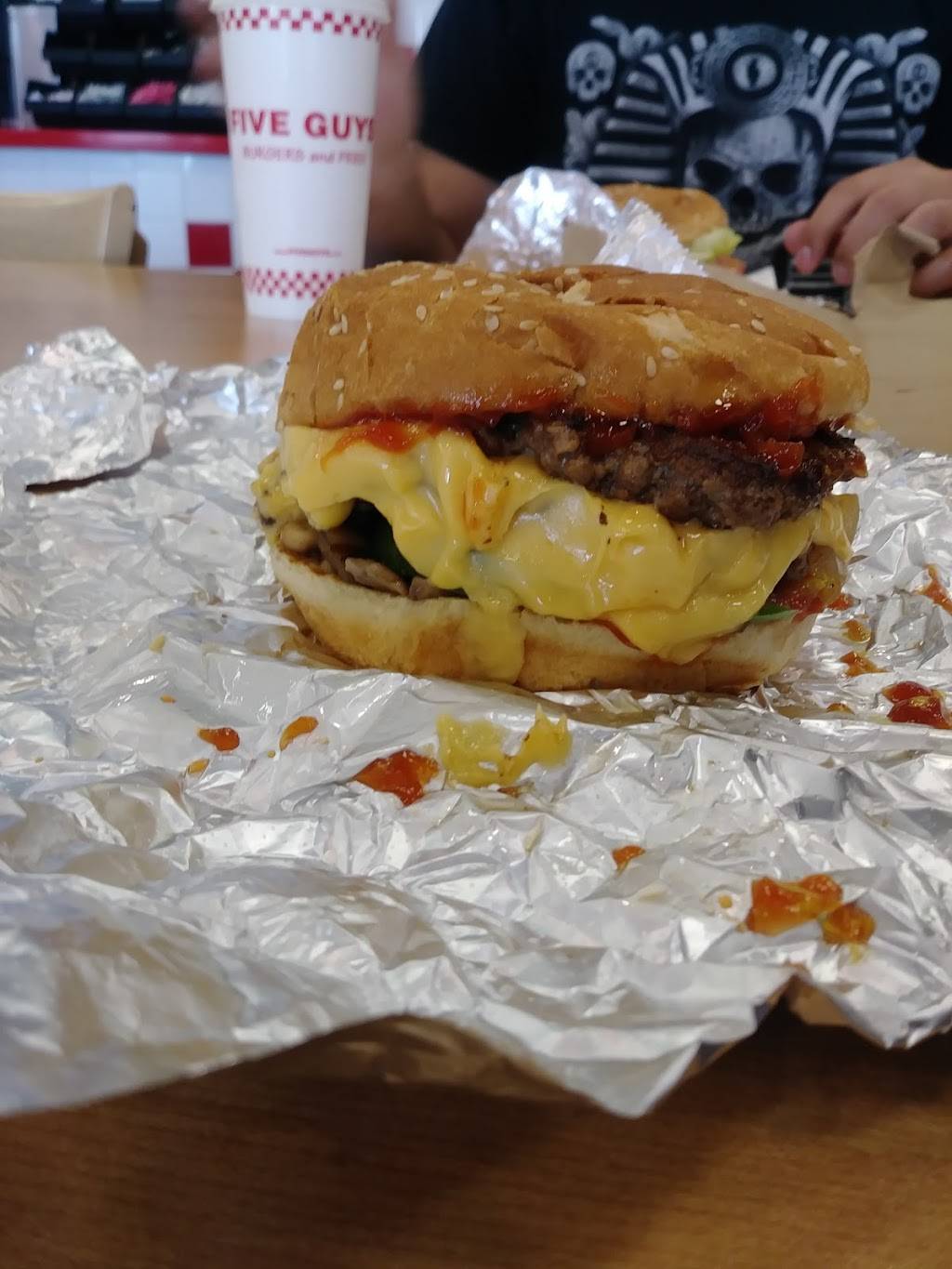 Five Guys | meal takeaway | 2641 N 44th St, Phoenix, AZ 85008, USA | 6029560444 OR +1 602-956-0444