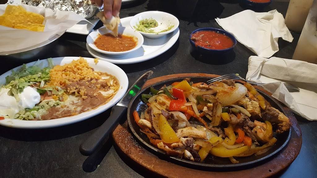 Guadalajara Bar & Grill | restaurant | 1136 Hungry Neck Blvd k, Mt Pleasant, SC 29464, USA | 8439366356 OR +1 843-936-6356